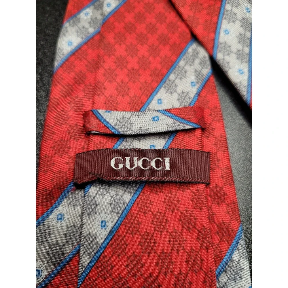 Gucci Men's Necktie Red Striped Silk 3.75